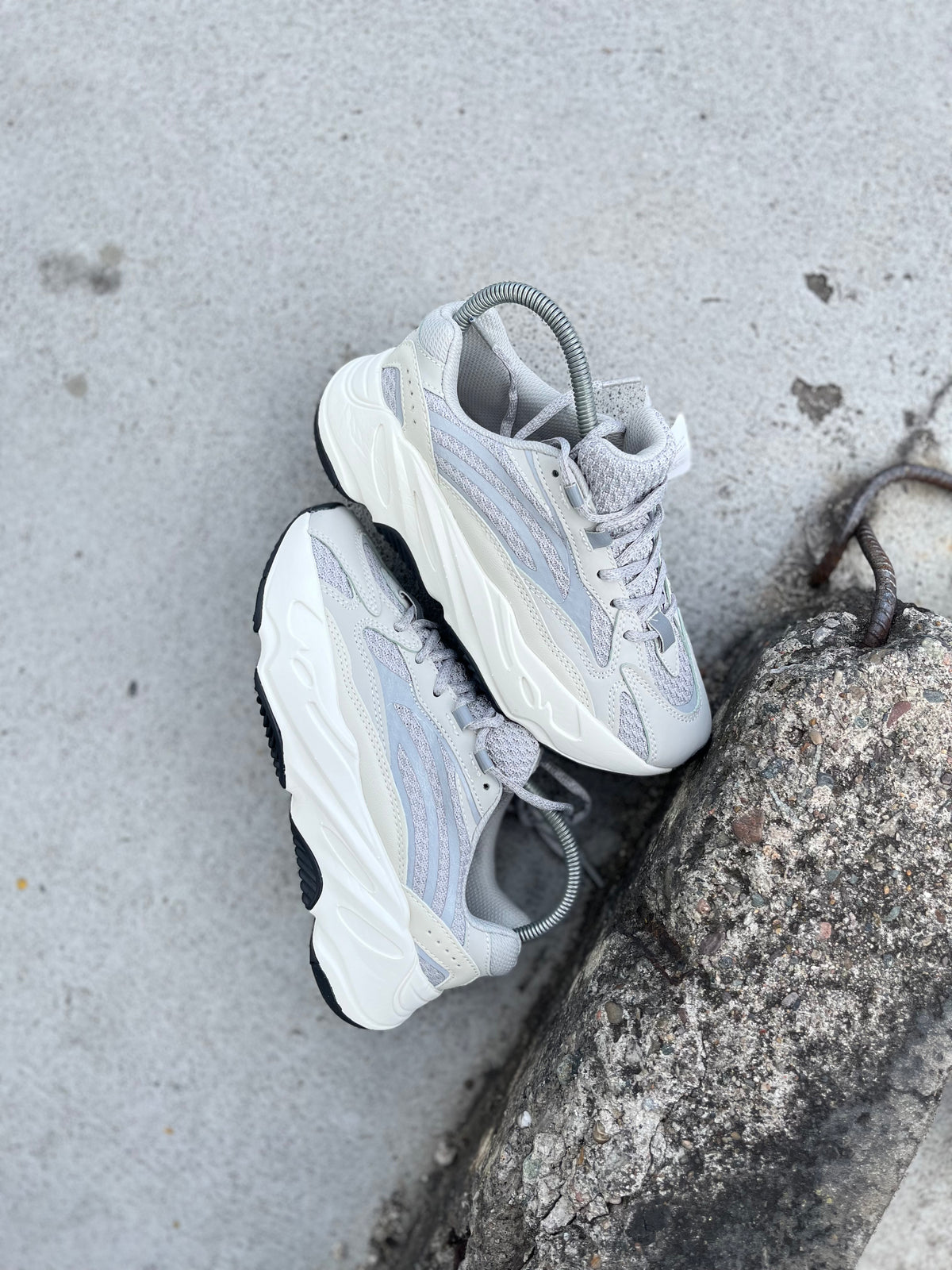 Adidas Yeezy 700