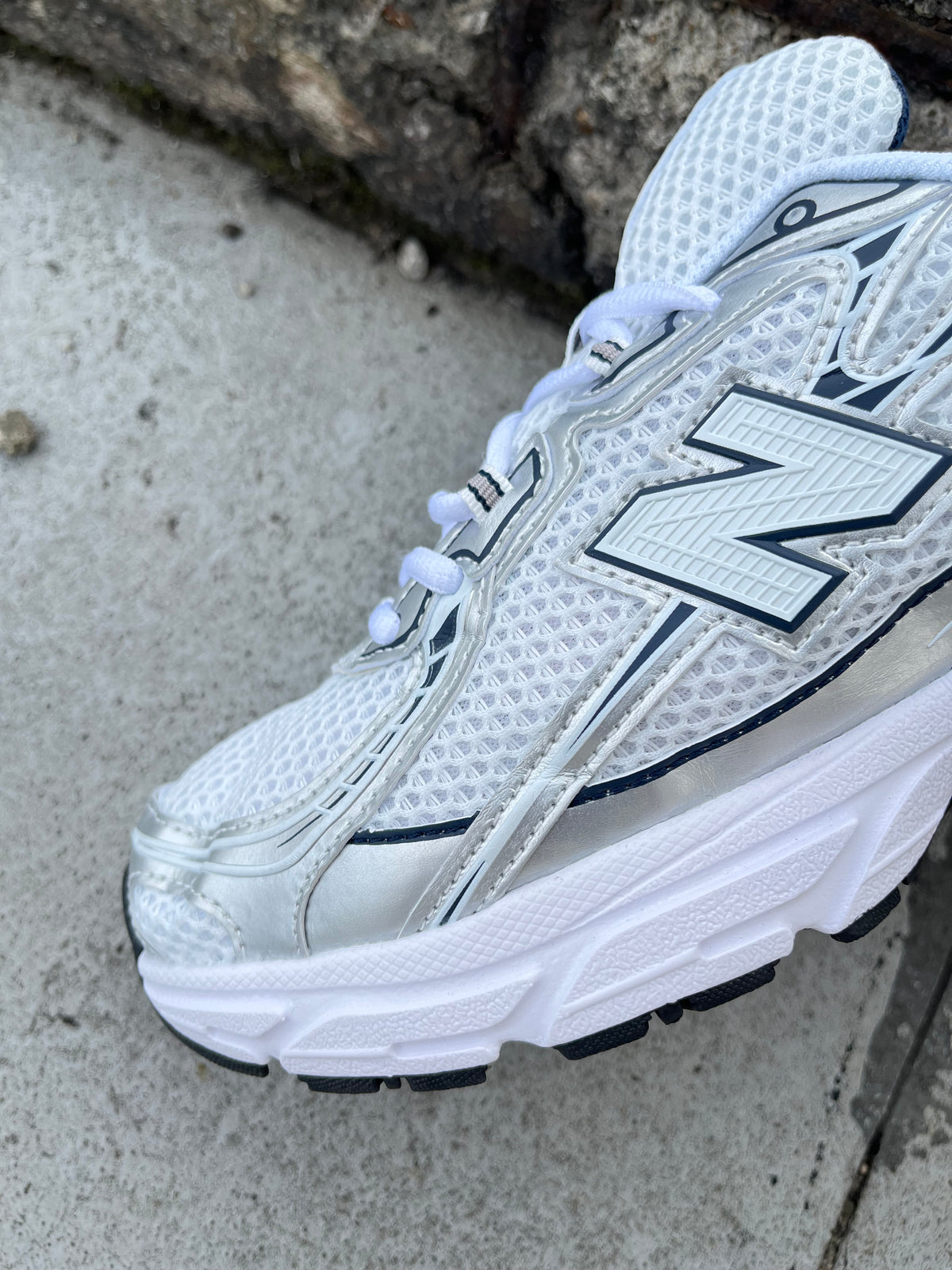 New Balance 740