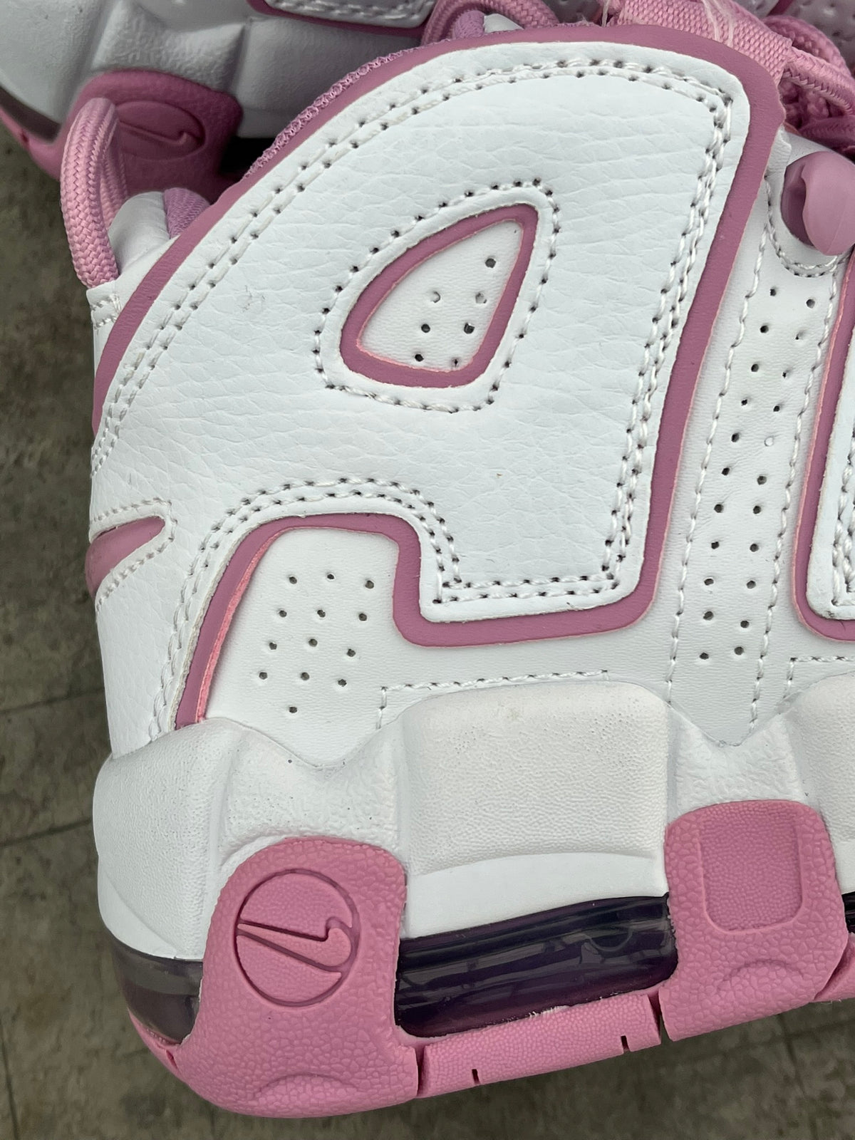 NIKE AIR MAX UTEMPO