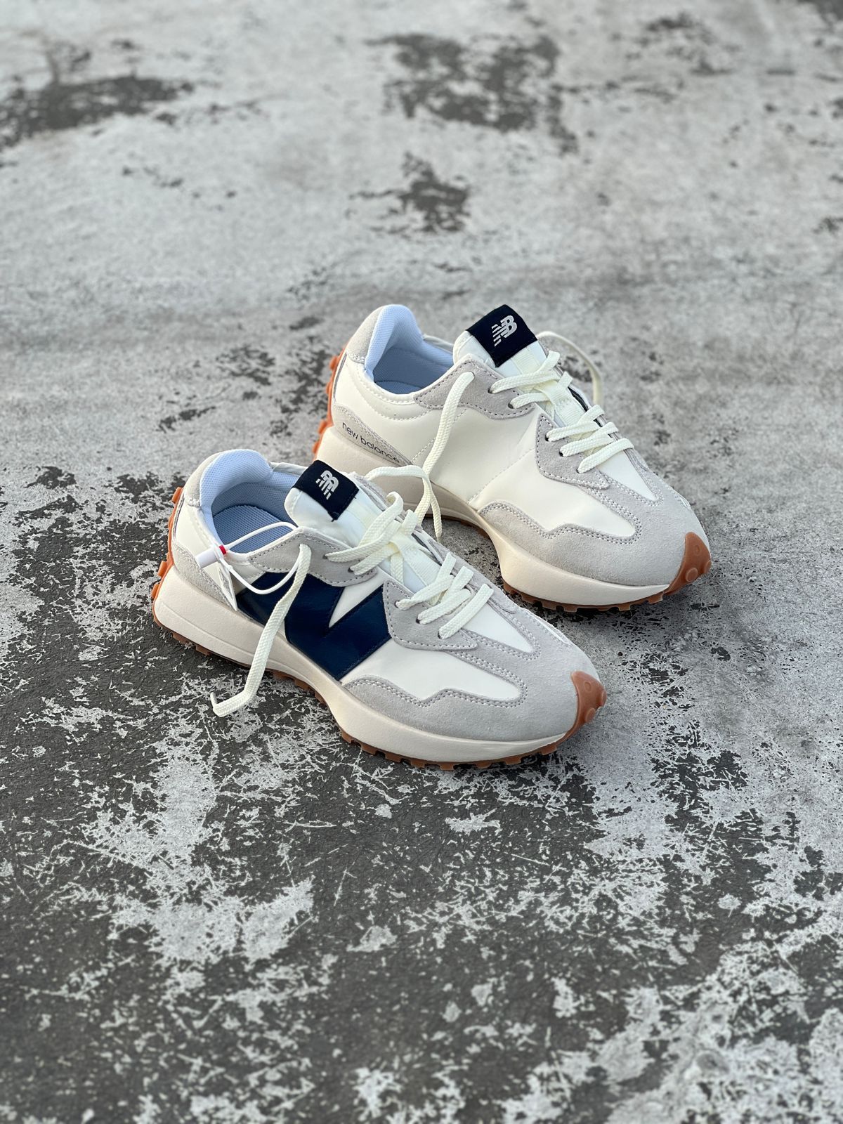 New Balance 327