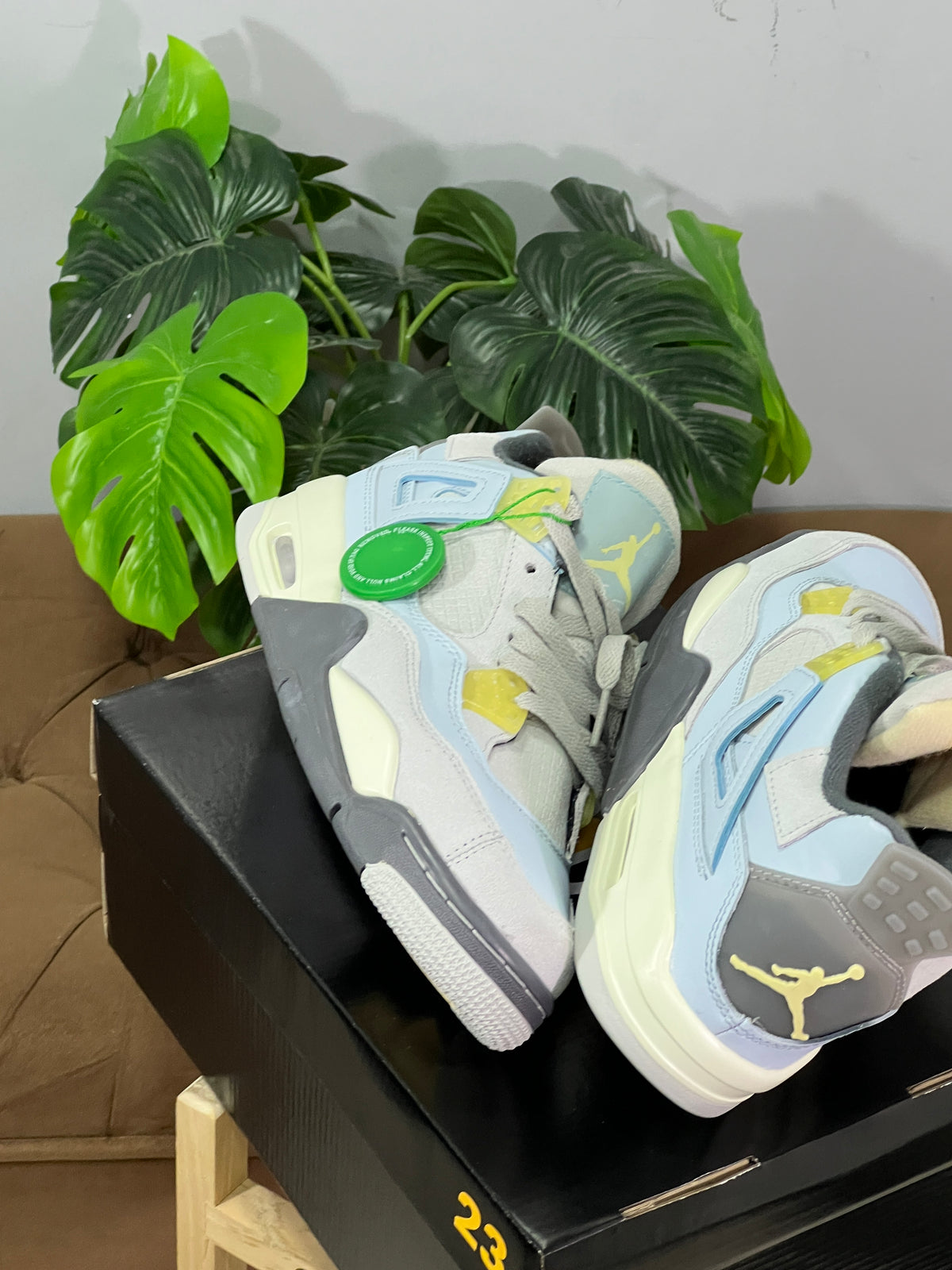 Jordan 4 Retro SE Craft Photon Dust