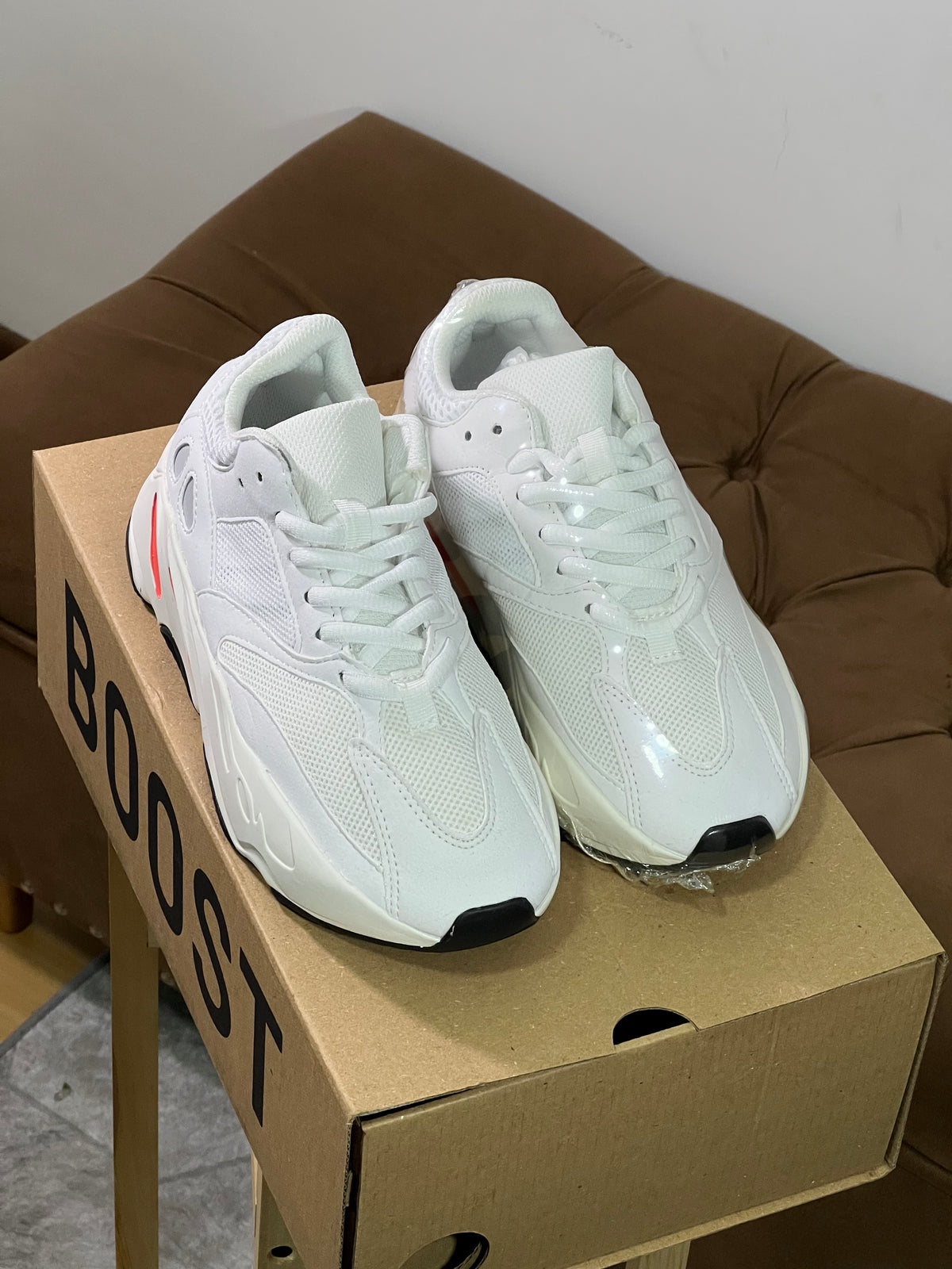 Adidas Yeezy 700