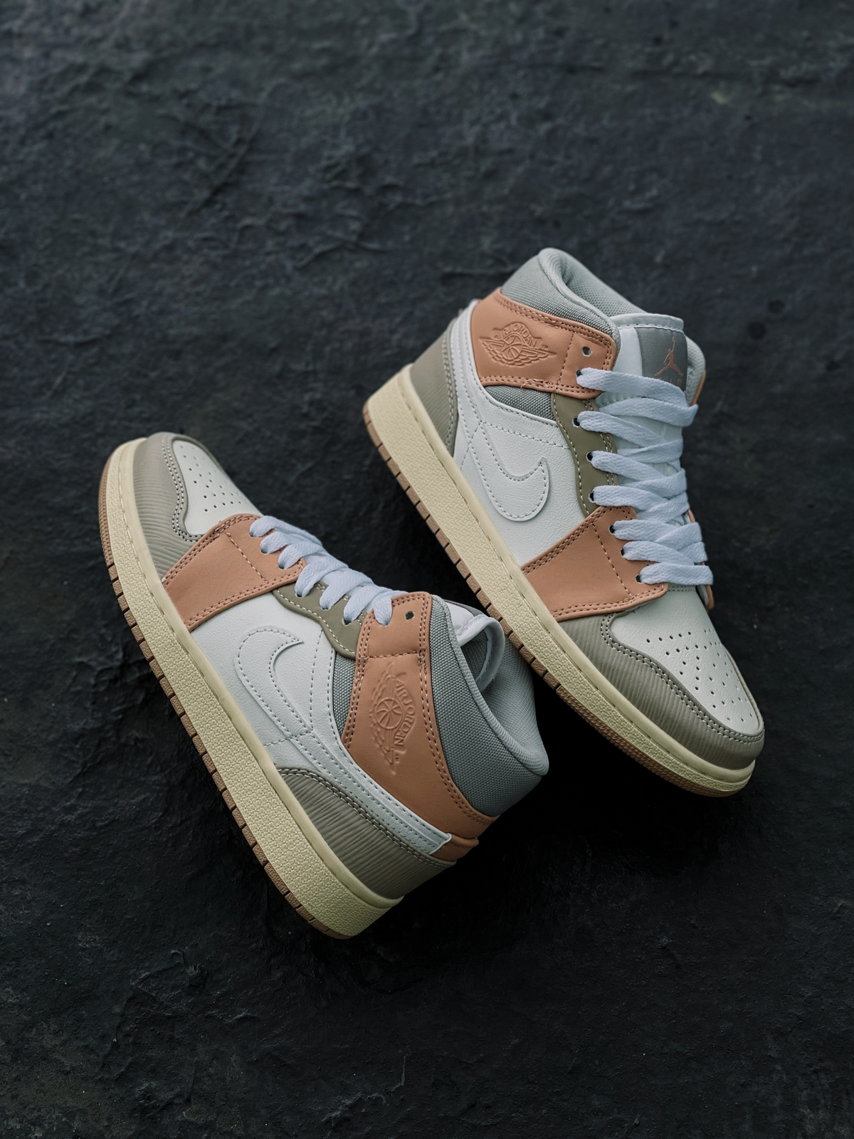 Air Jordan Retro 1 Mid