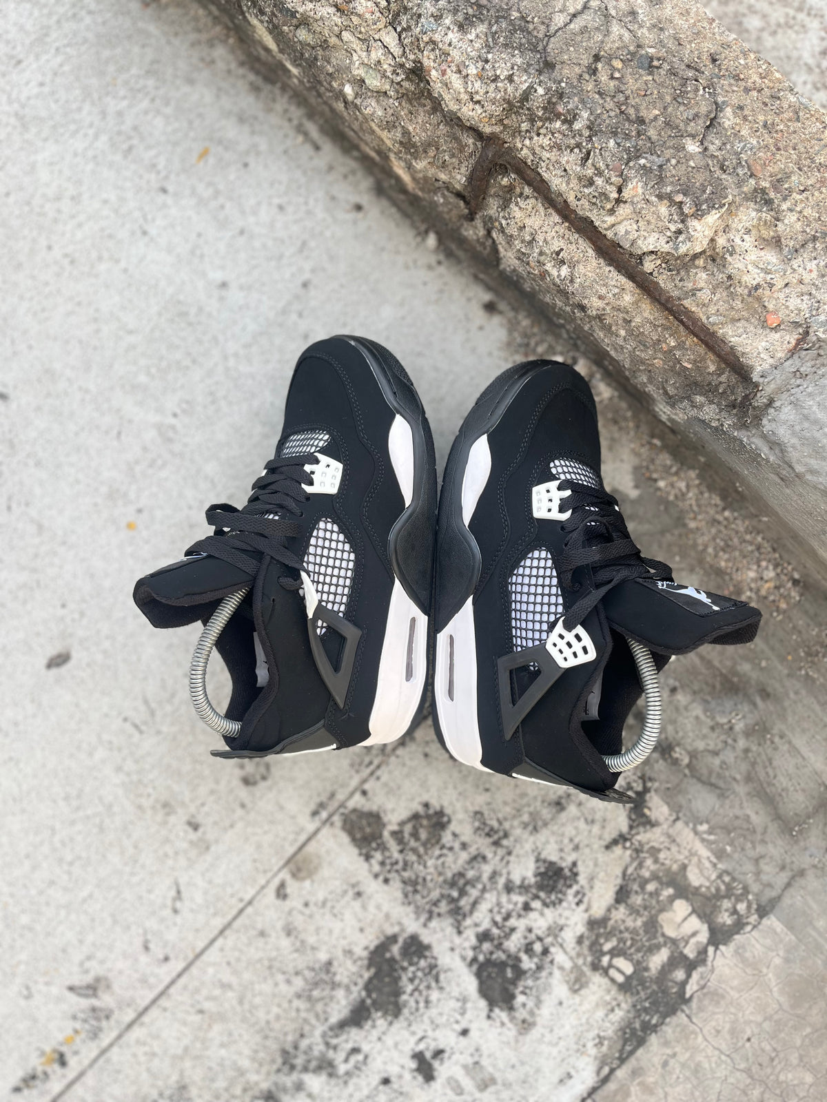 Air Jordan Retro 4 Thunder White