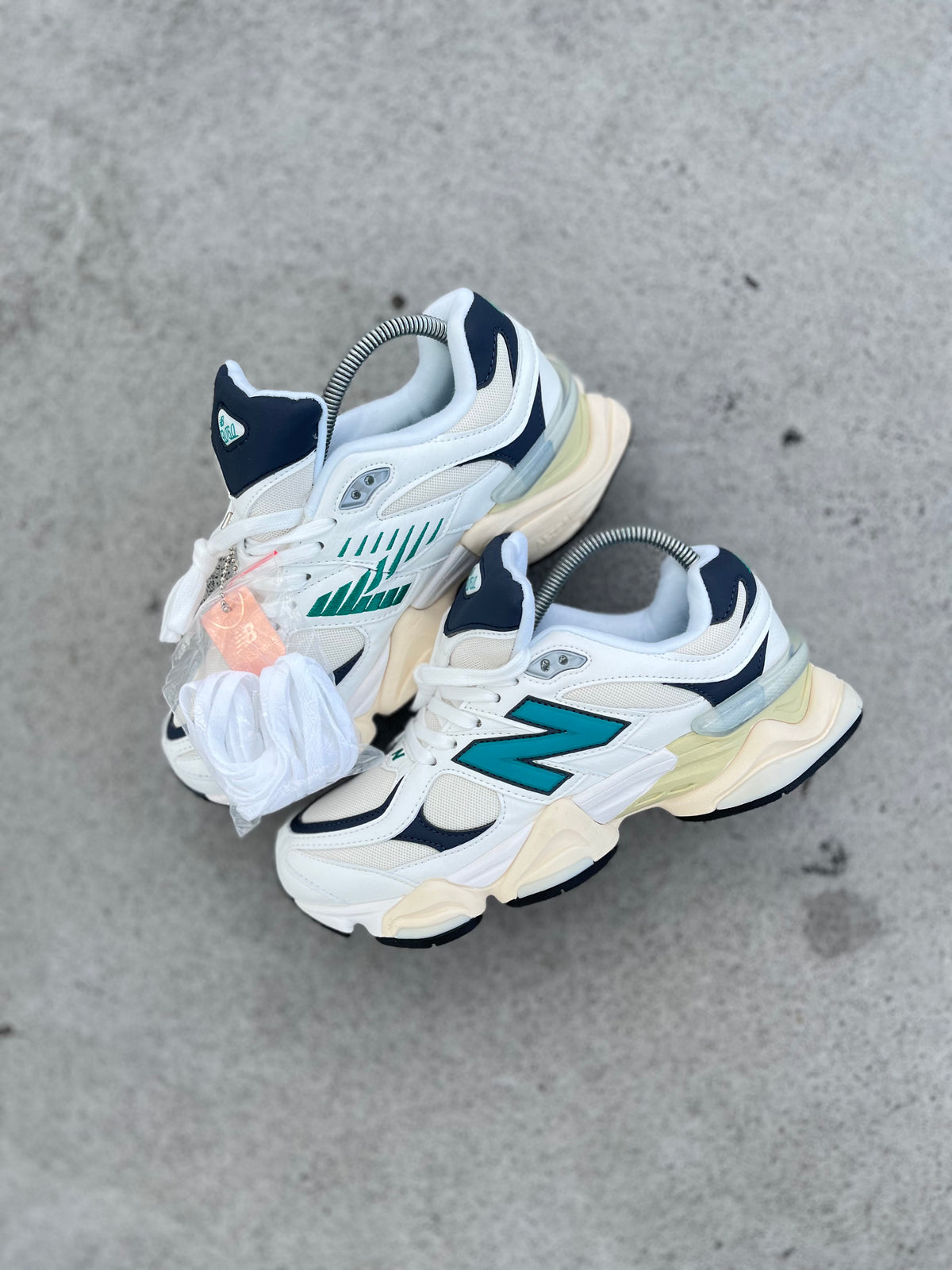 New Balance 9060 Magenta