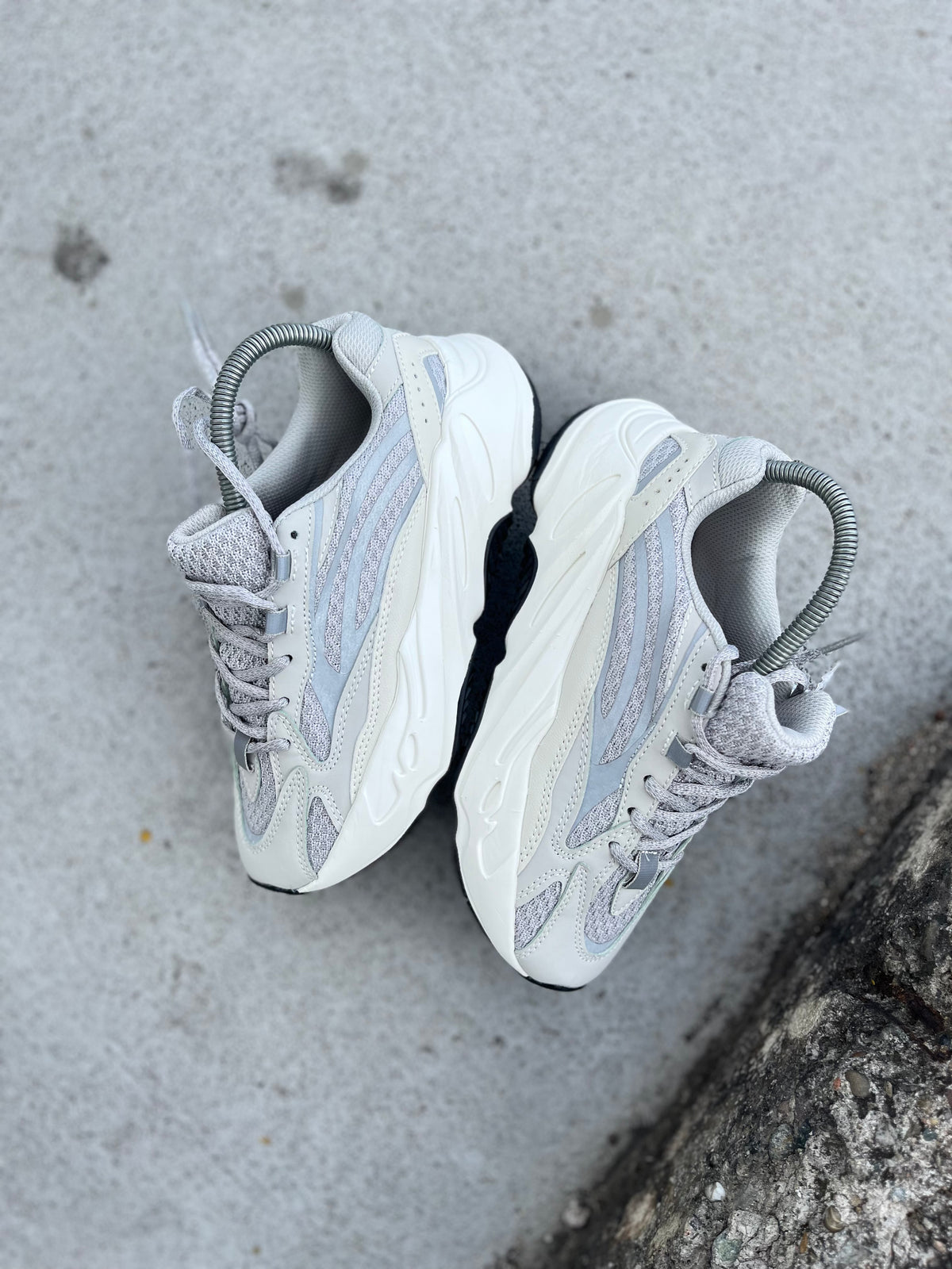 Adidas Yeezy 700