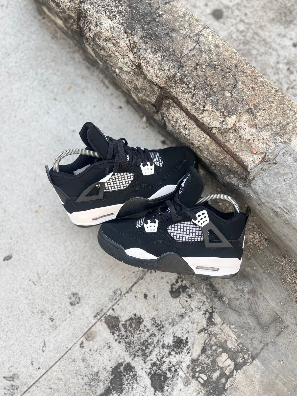 Air Jordan Retro 4 Thunder White