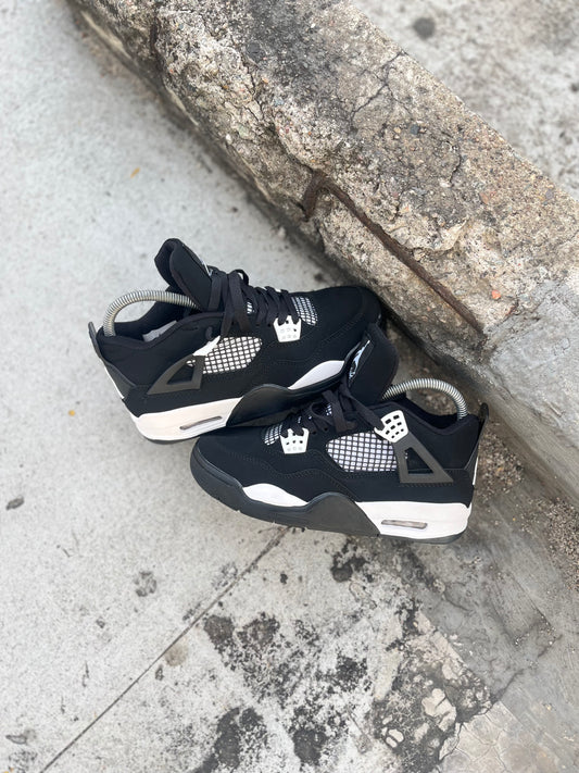 Air Jordan Retro 4 Thunder White