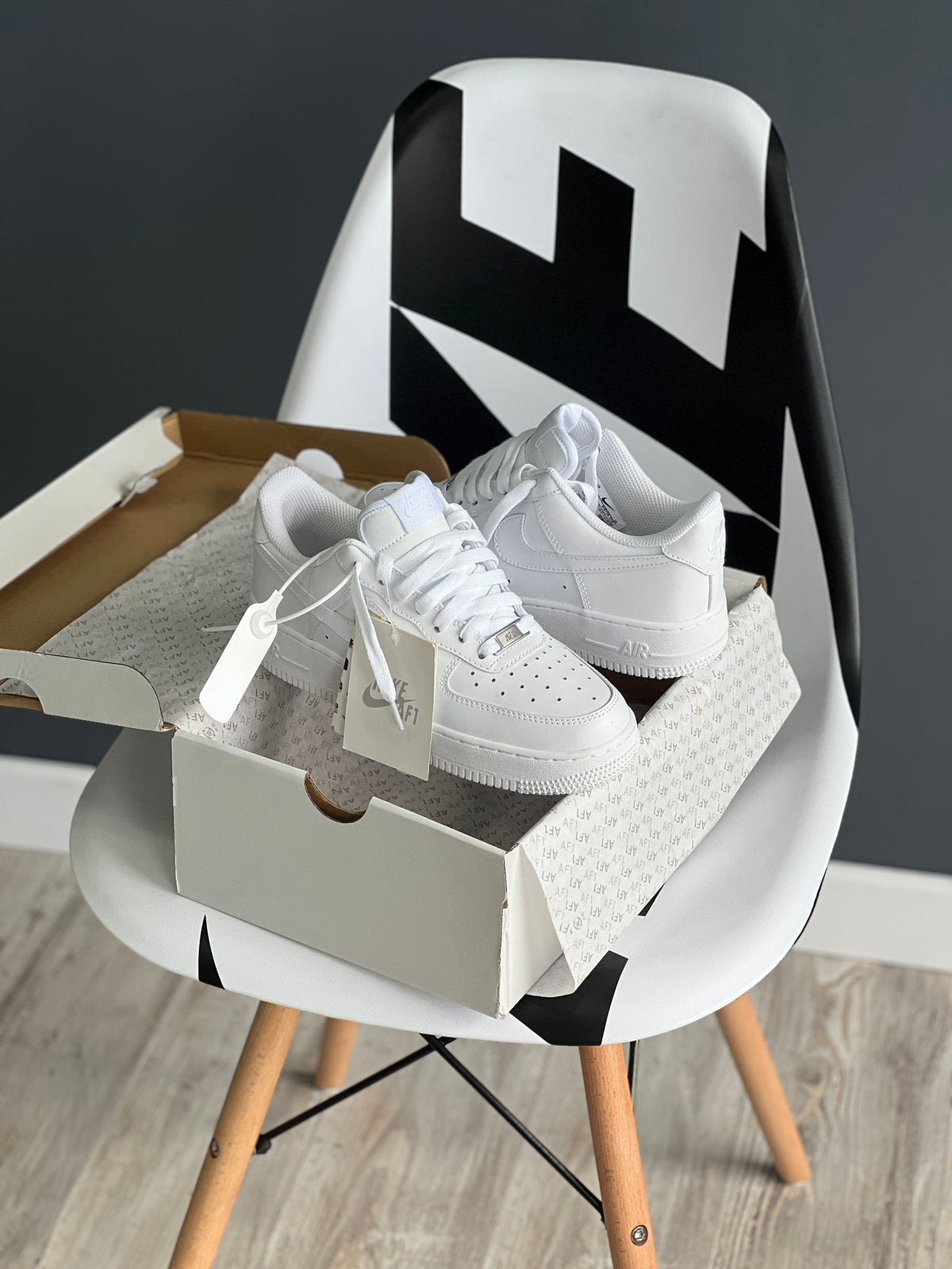 Nike Air Force 1 Triple White