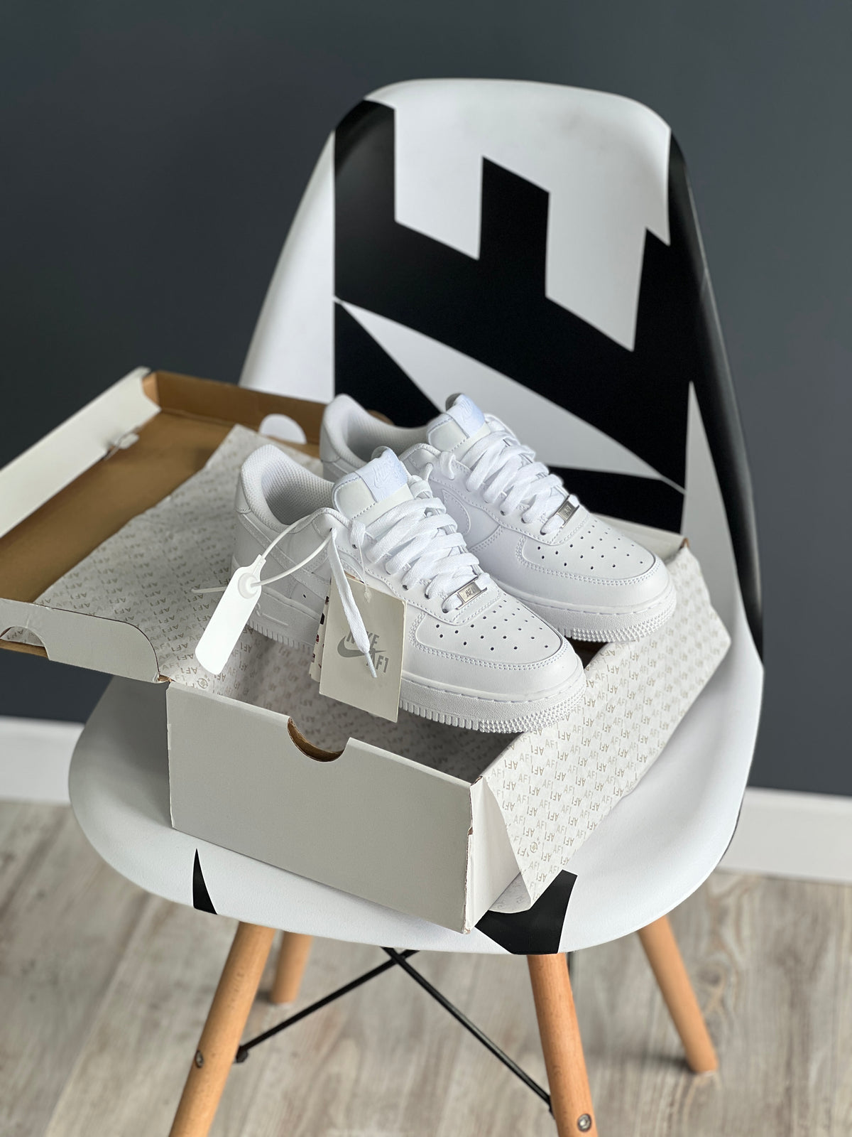 Nike Air Force 1 Triple White