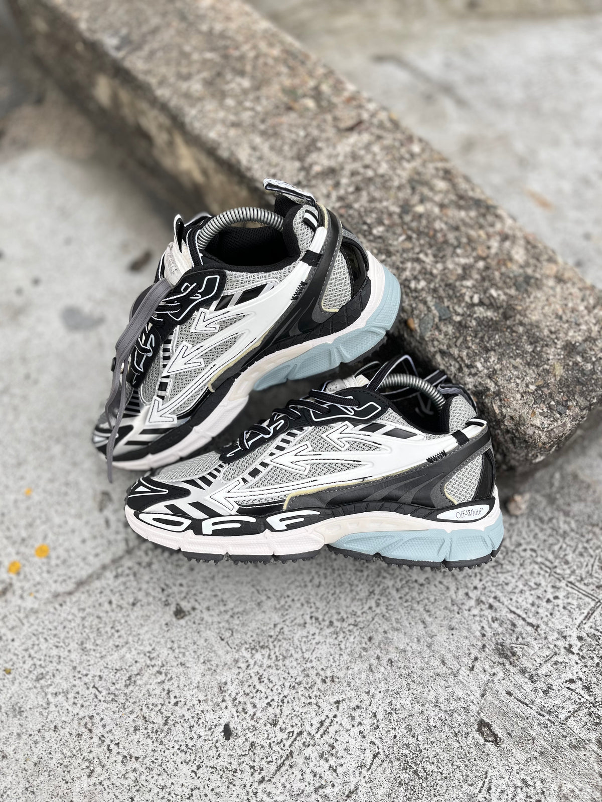 Off White Right Black