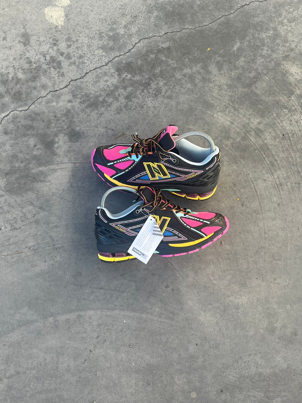 NEW BALANCE 1906R
