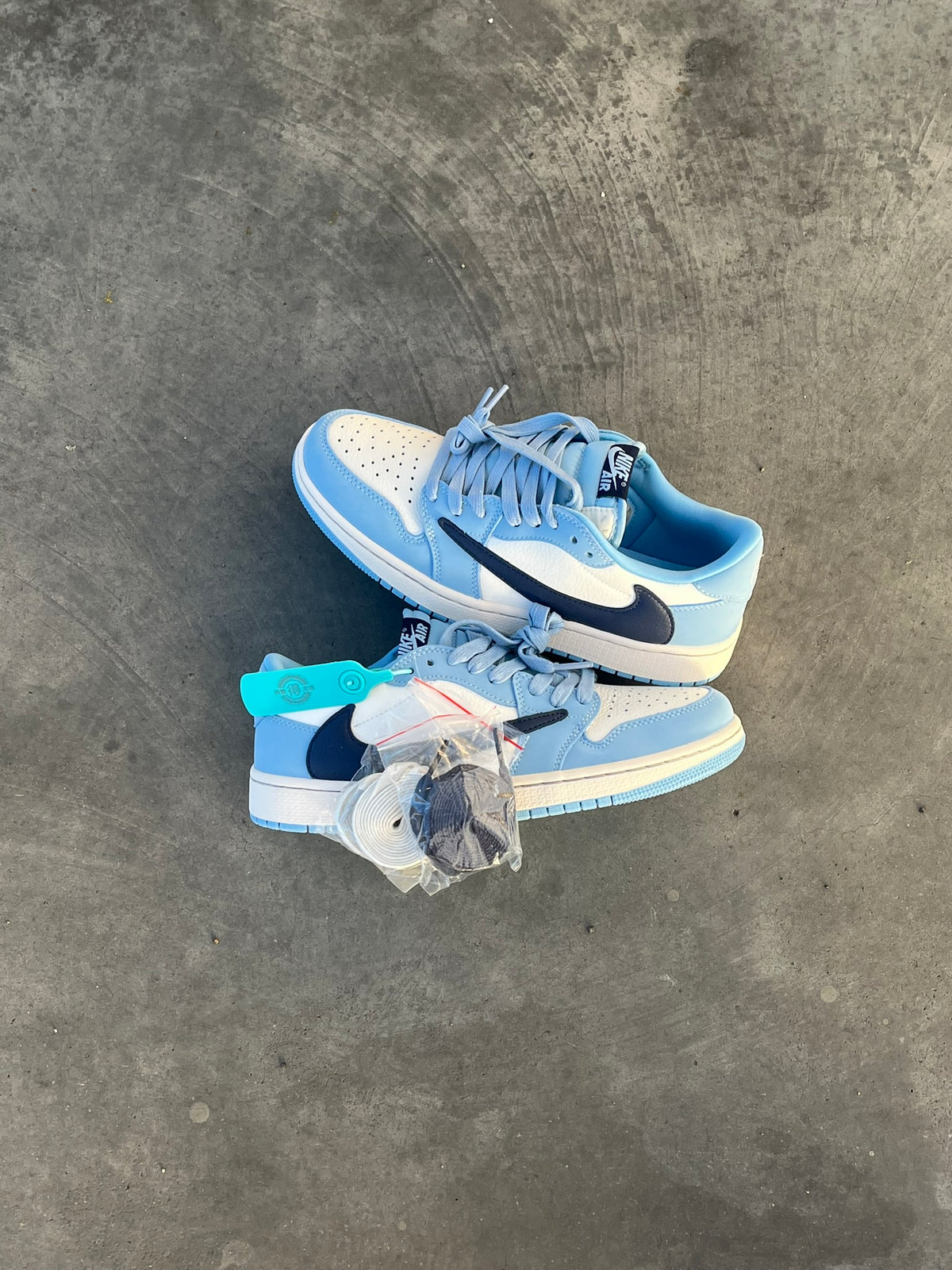 AIR JORDAN RETRO 1 LOW TRAVIS SCOTT