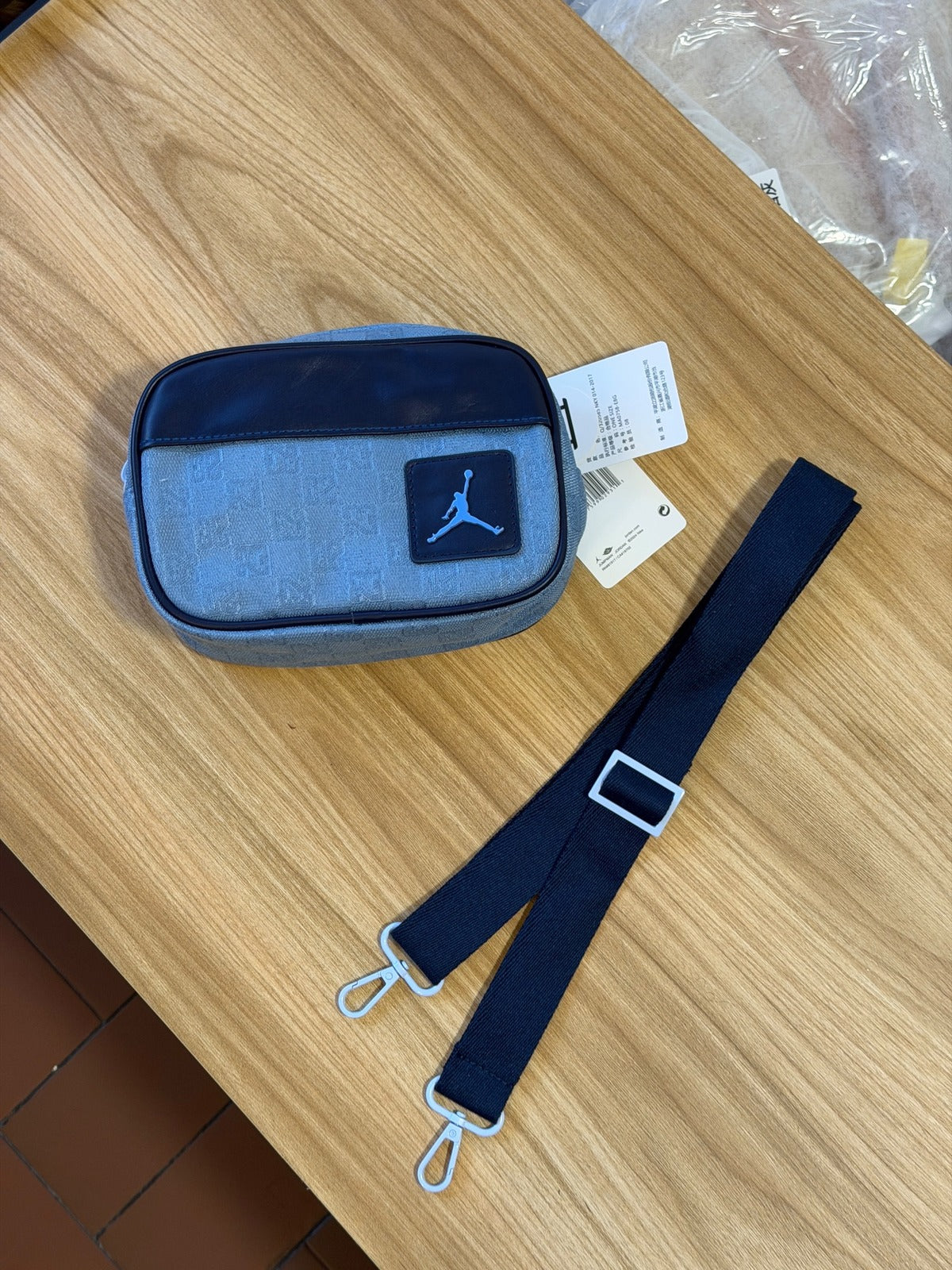Jordan Monogram Camera Bag Azul Claro