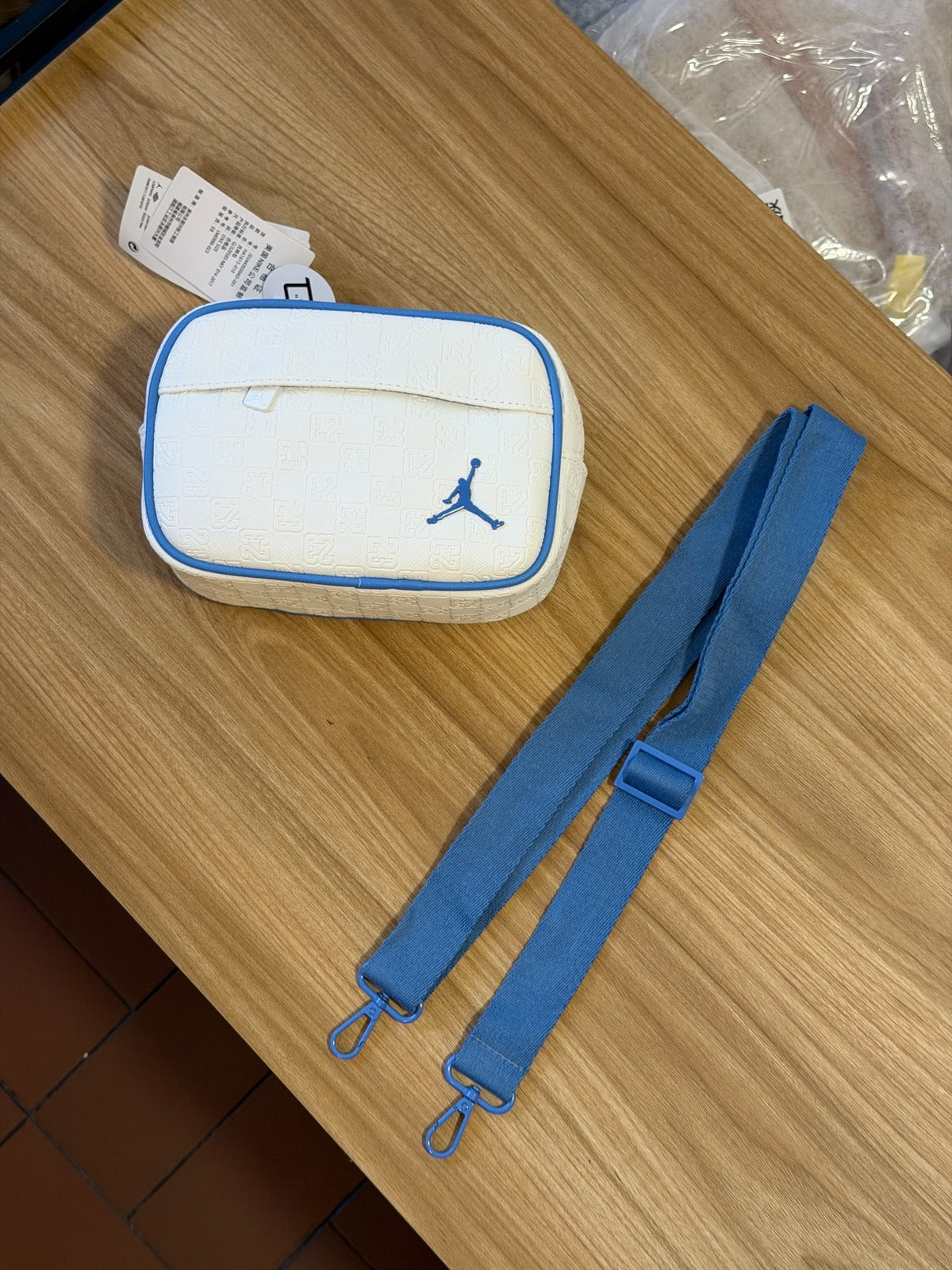 Jordan Monogram Camera Bag Blanco Azul