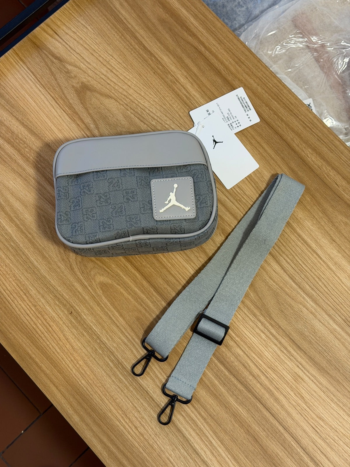 Jordan Monogram Camera Bag Gris