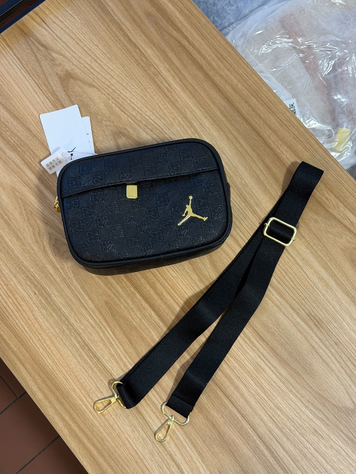 Jordan Monogram Camera Bag Negro Dorado