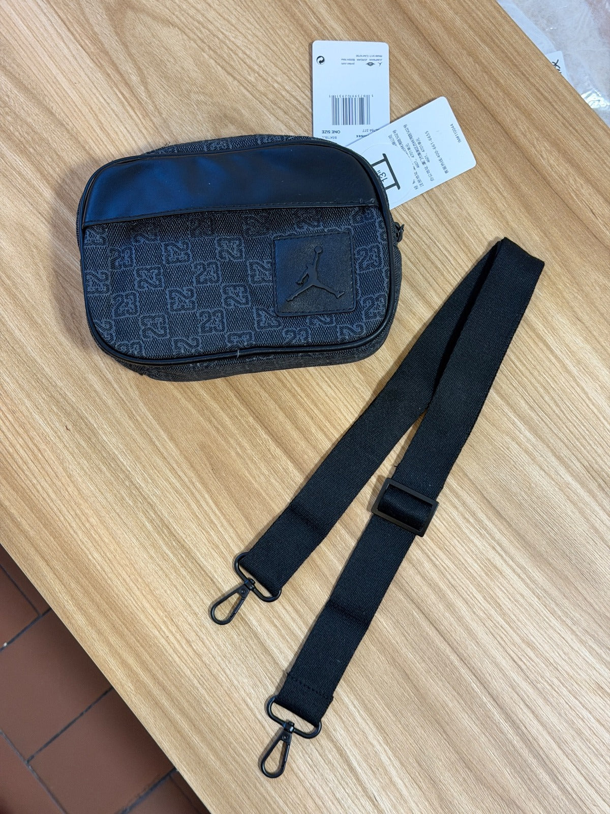 Jordan Monogram Camera Bag Negro Jacquard