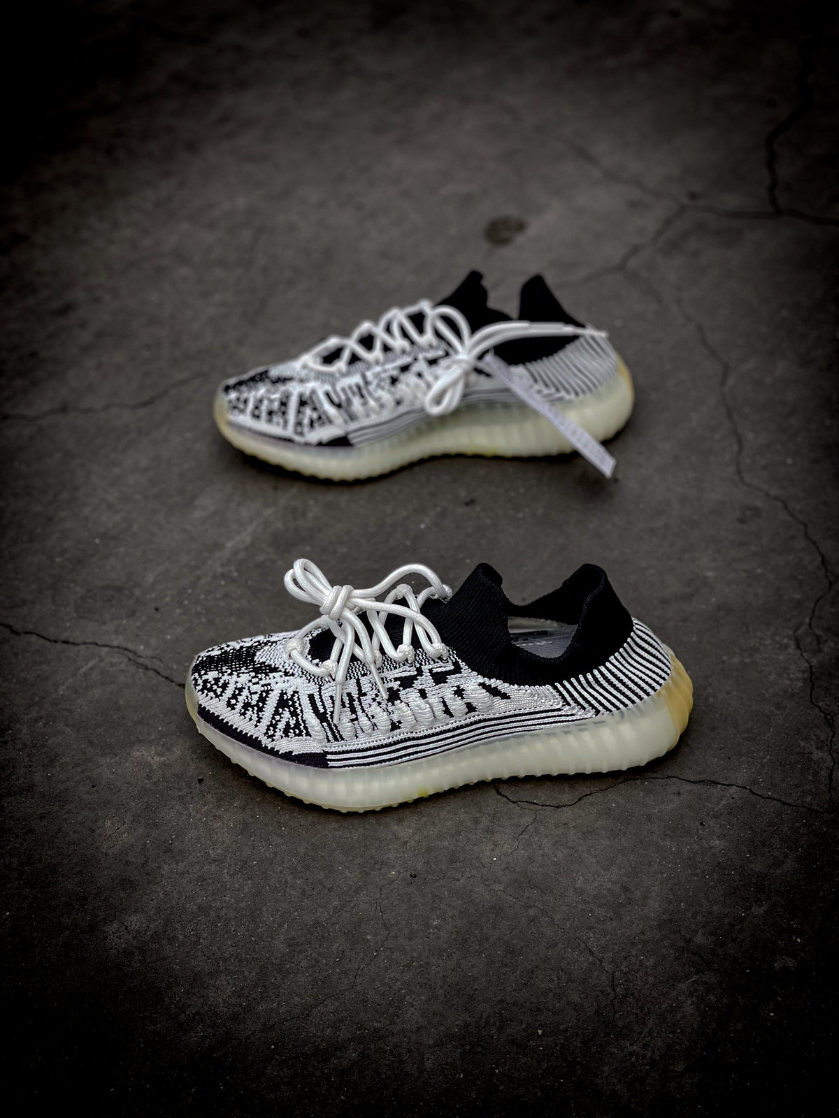 Adidas Yeezy 350 V2 Compacta 2024.