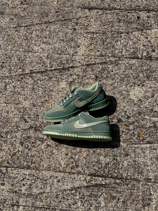 Nike Dunk Low Premium “Oil Green”