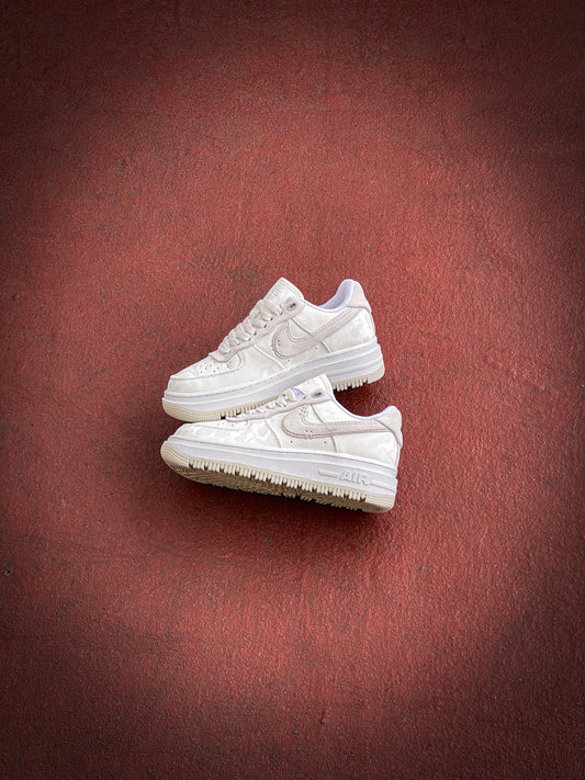 Nike Air Force 1 Luxe Summit