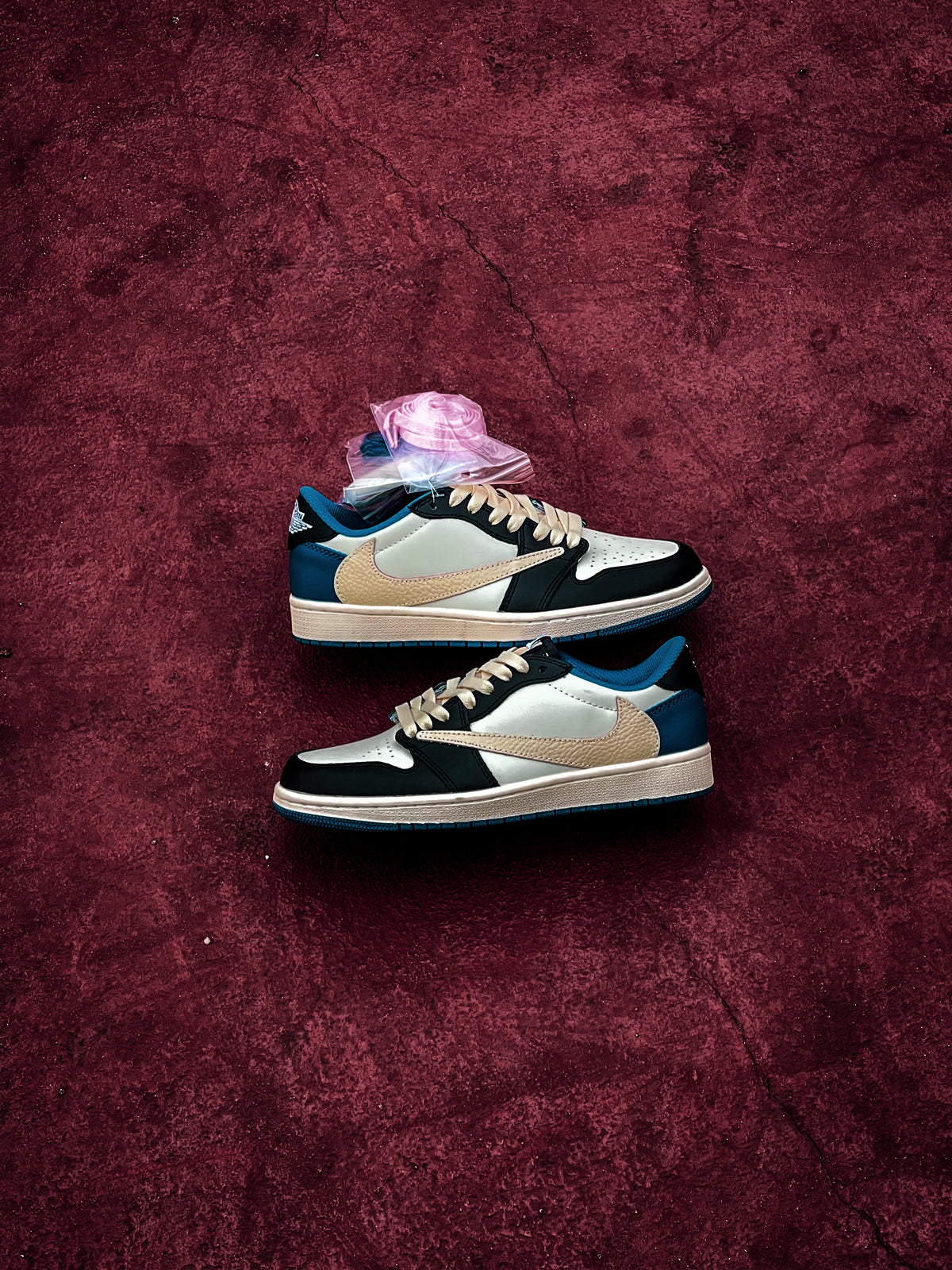 Jordan 1 Retro Low OG SP Fragment x Travis Scott