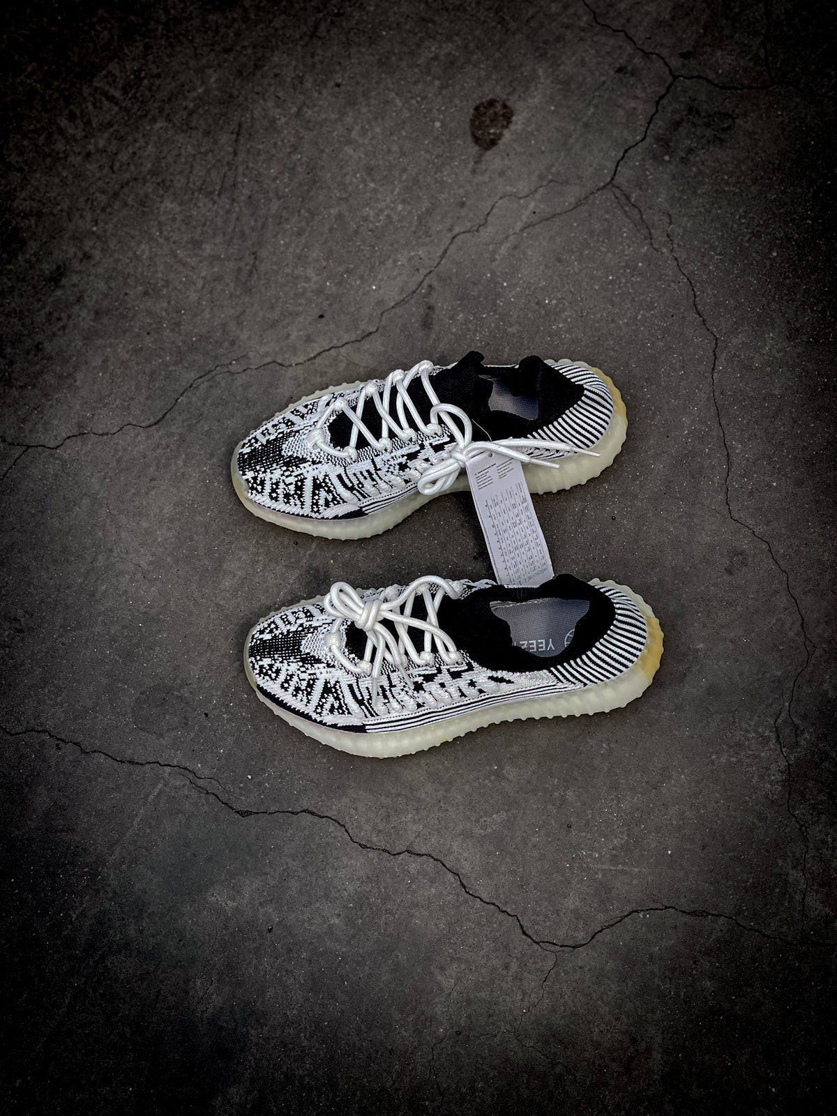 Adidas Yeezy 350 V2 Compacta 2024.