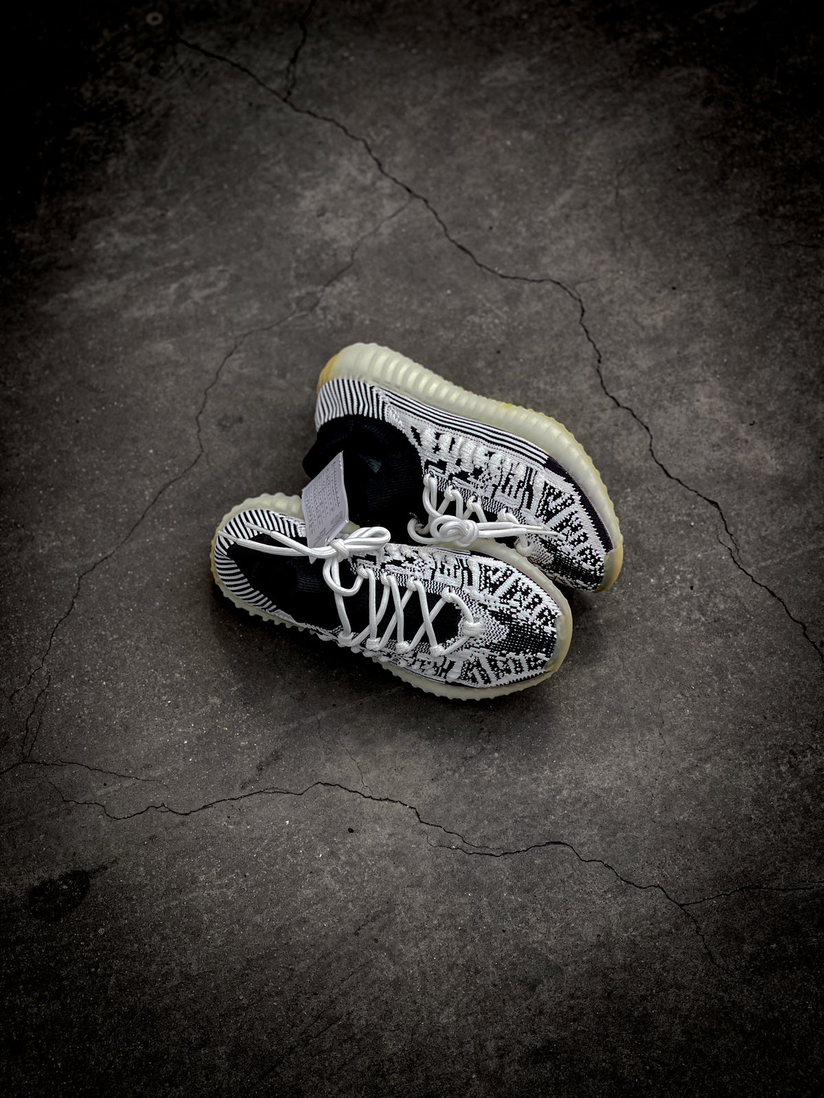 Adidas Yeezy 350 V2 Compacta 2024.