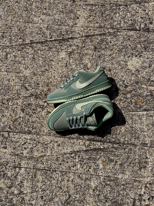 Nike Dunk Low Premium “Oil Green”
