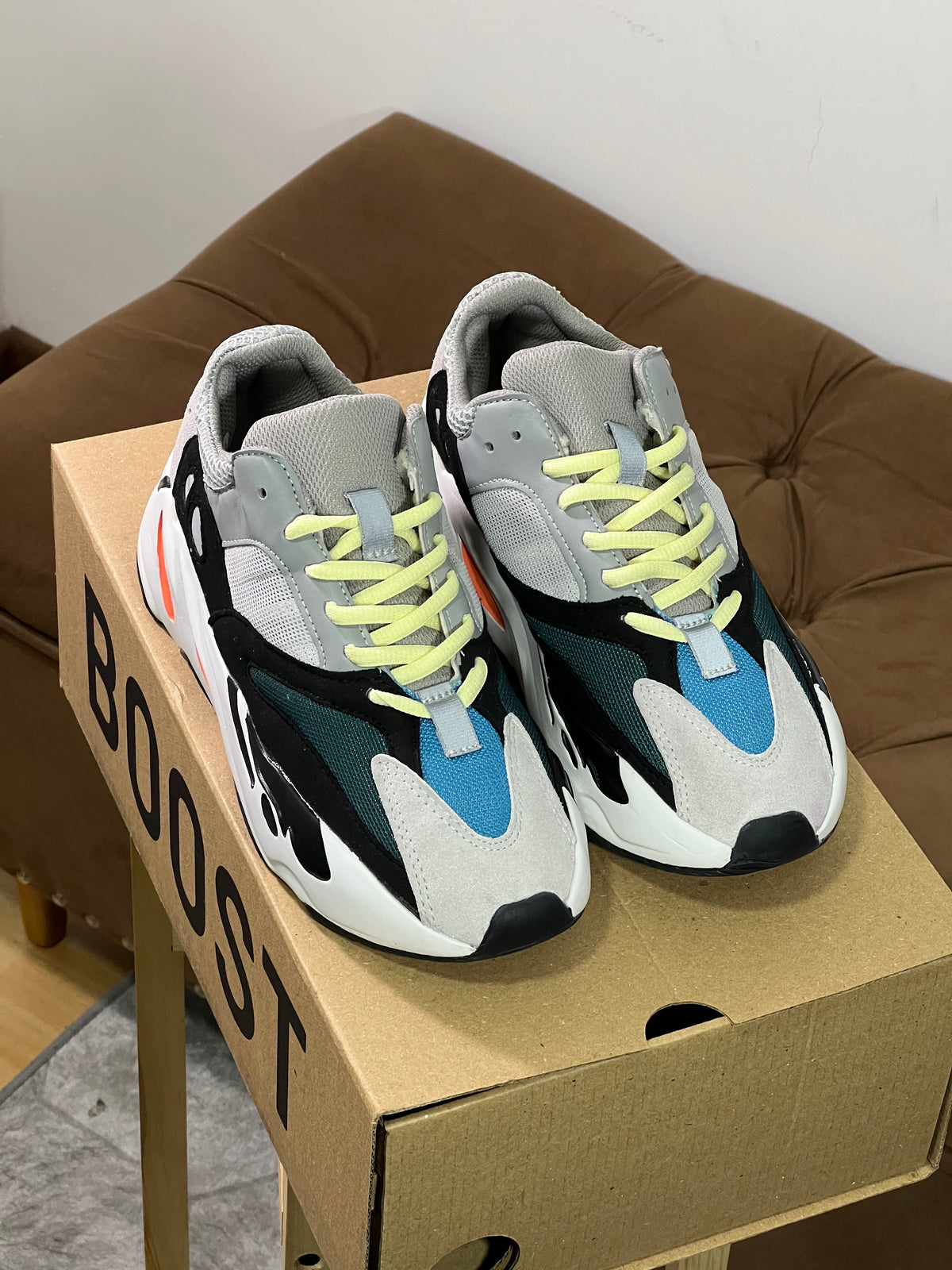 Adidas Yeezy 700
