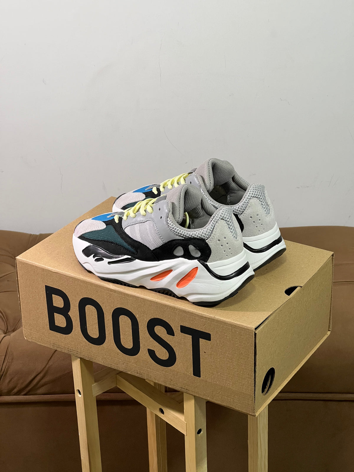 Adidas Yeezy 700