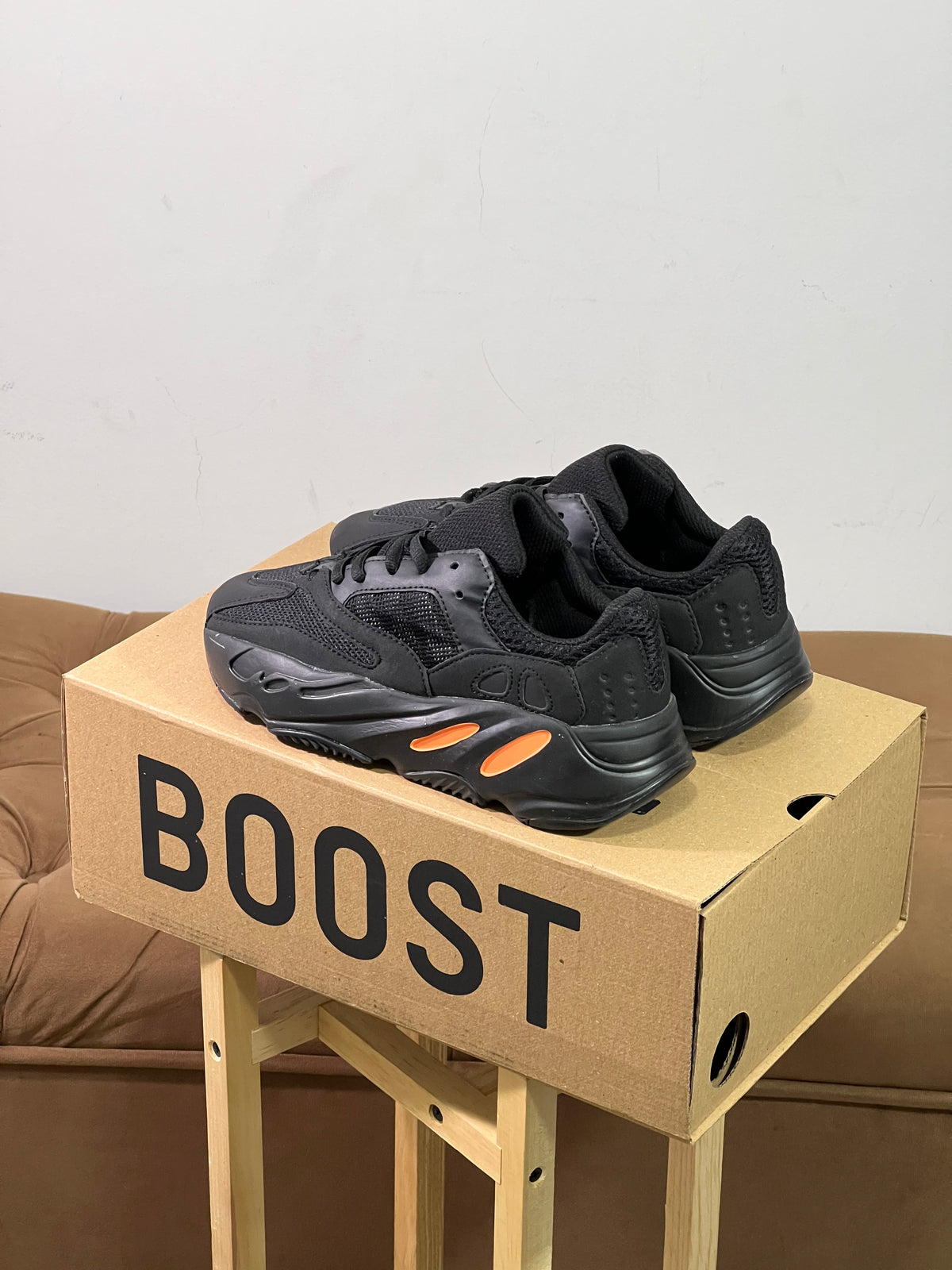Adidas Yeezy 700