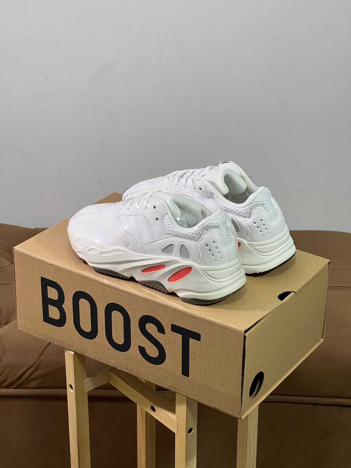Adidas Yeezy 700